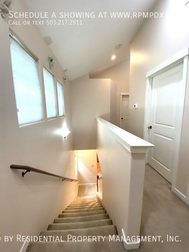 Building Photo - 2518 NW 1st Dr