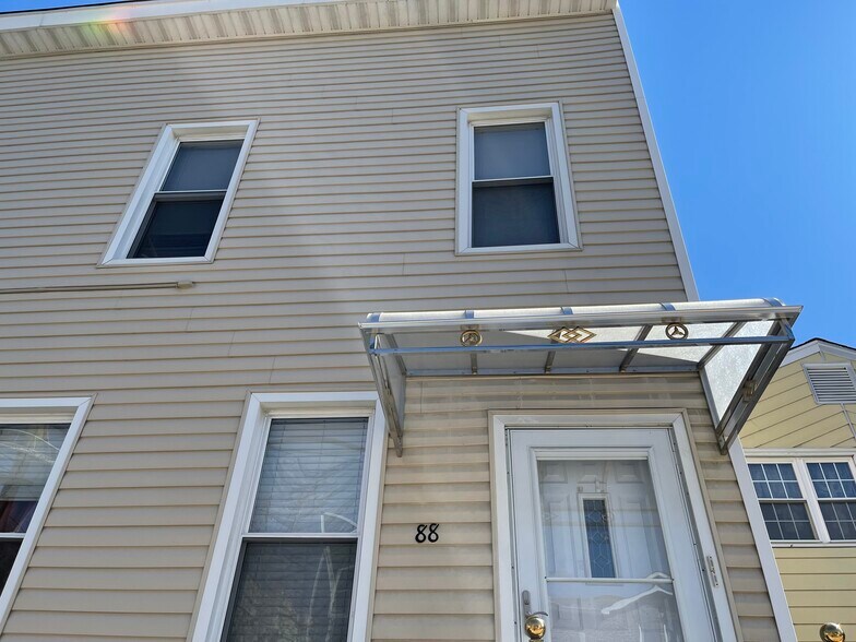 Building Photo - 88 Oakland Ave