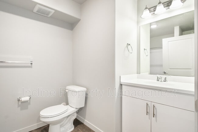 Building Photo - 184 N Lone Rock Dr