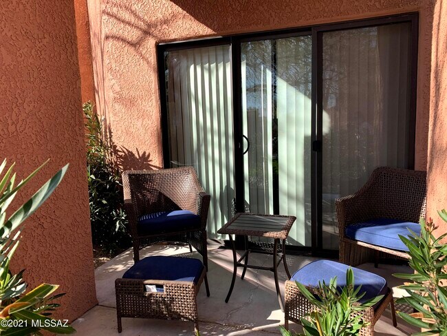 Building Photo - 5051 N Sabino Canyon Rd