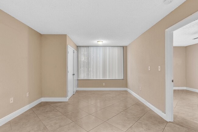 Building Photo - 2831 N Oakland Forest Dr