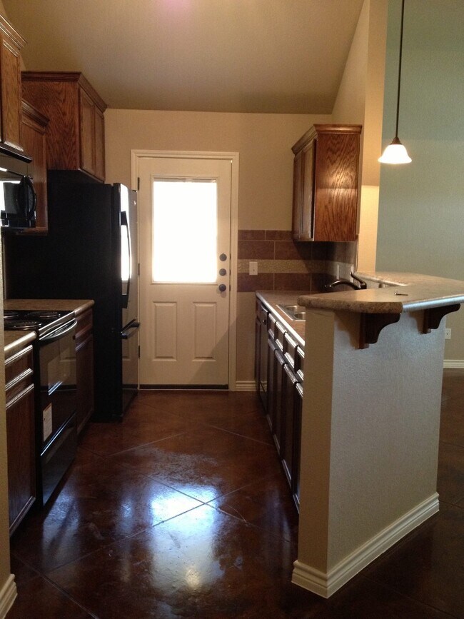 Building Photo - 617 Paseo del Plata Dr