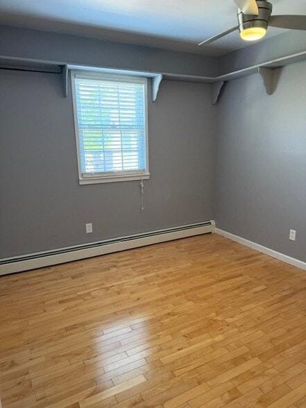 Building Photo - 9 Pilgrim Ln