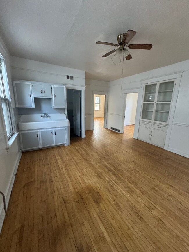 Building Photo - Burnham