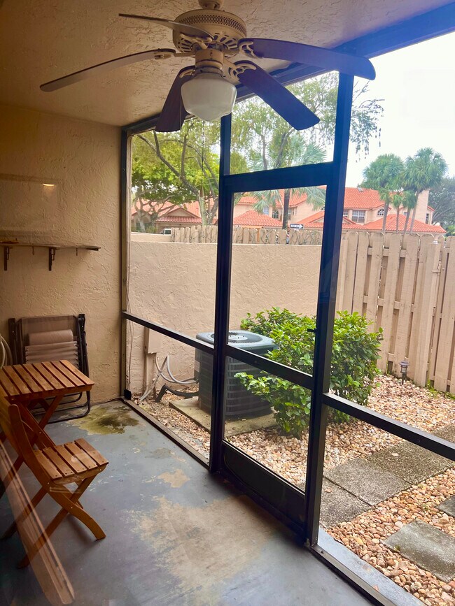 Building Photo - 10851 Cypress Glen Dr