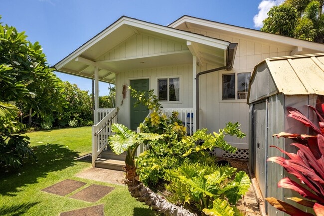 Building Photo - Renovated Kahala Retreat: 3-Bed Home + Stu...