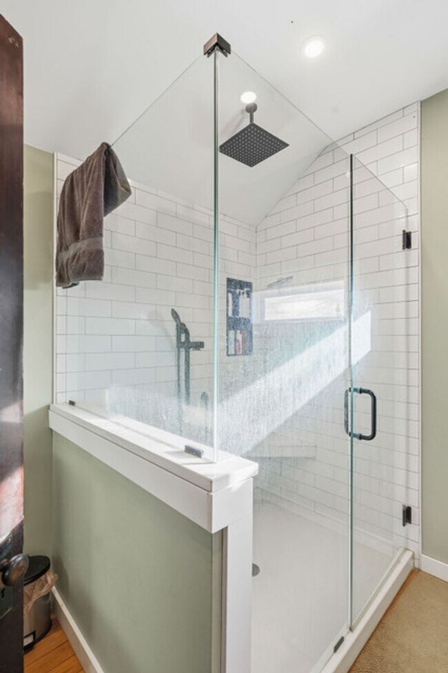 Building Photo - Furnished Country Home For Rent