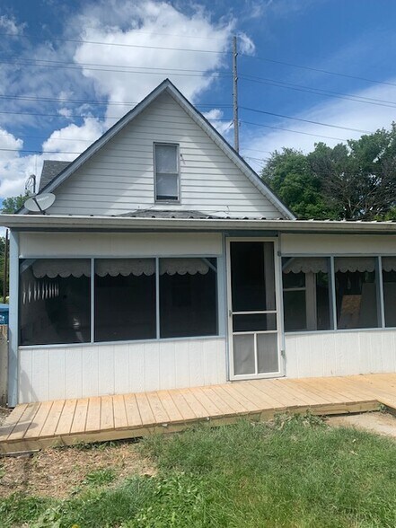 Building Photo - 127 W Troy Ave