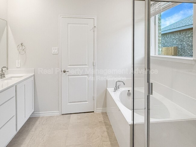 Building Photo - 2021 Ozark Hls Ln