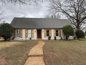 Building Photo - 1592 W Crestwood Dr