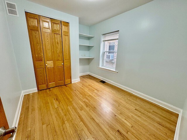Building Photo - 5618 N Artesian Ave