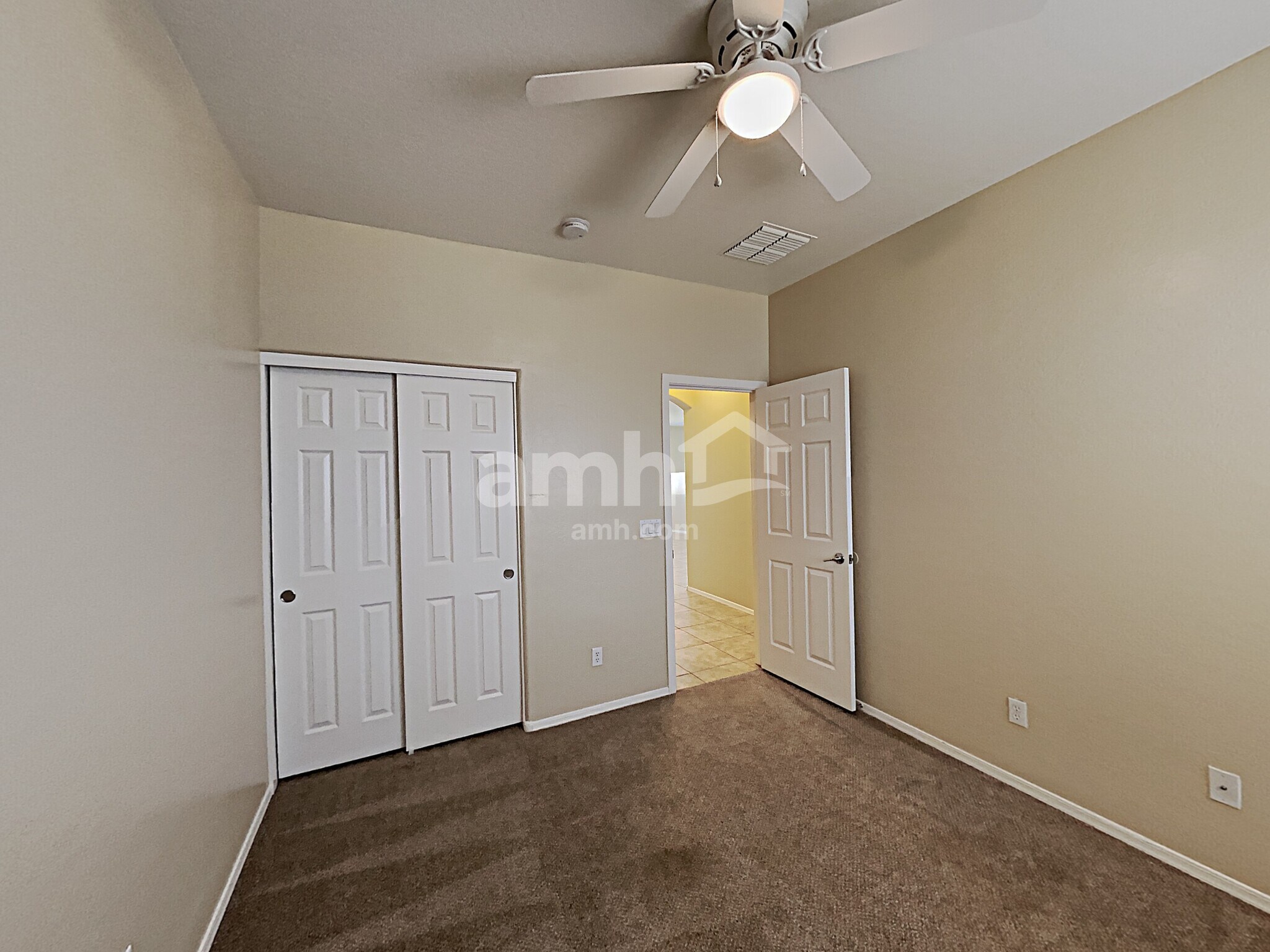 Building Photo - 850 W Vineyard Plains Dr