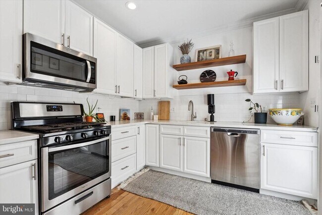 Building Photo - 921 N 28th St