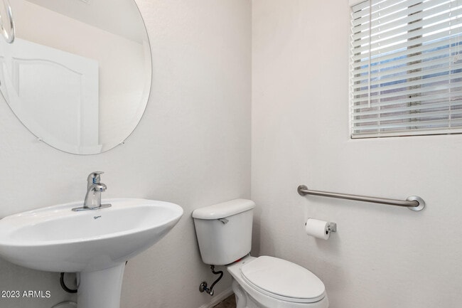 Building Photo - 40747 W Robbins Dr