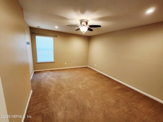 Building Photo - 6844 Misty View Dr