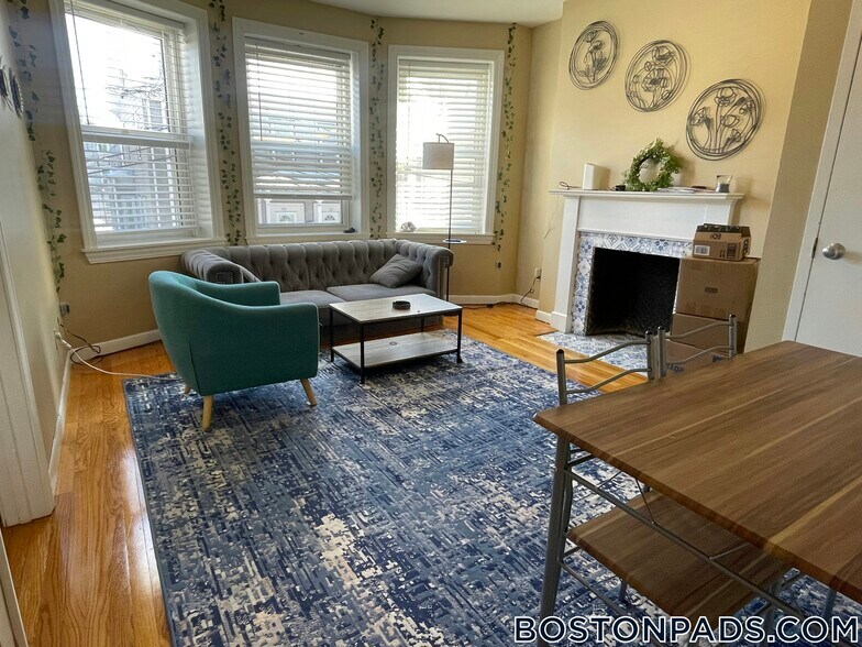 Building Photo - 17 Highgate St