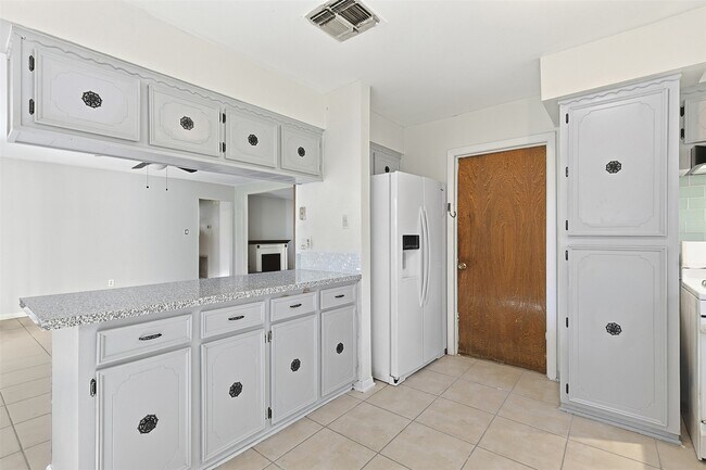 Building Photo - 5422 Styling Dr