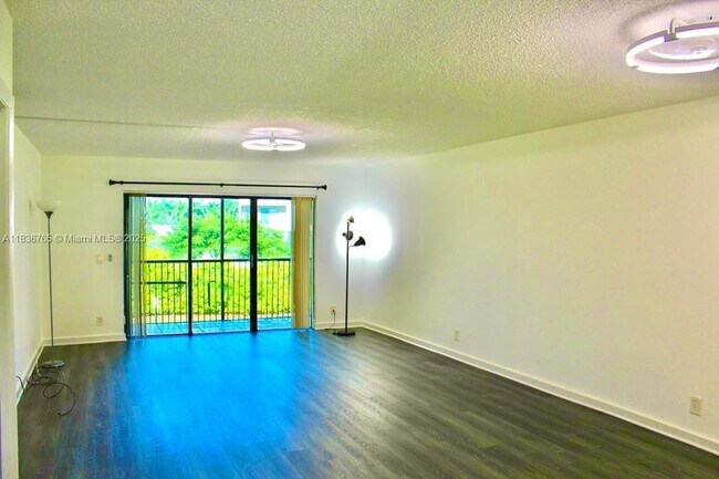 Building Photo - 16471 Blatt Blvd