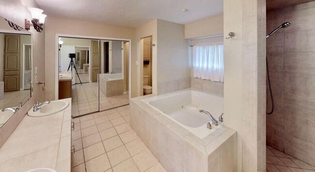 Building Photo - 1124 Kesser Dr