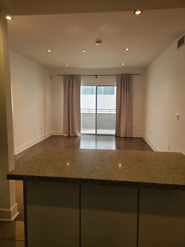 Building Photo - Live in the heart of West LA’s most iconic dining destination—Sawtelle