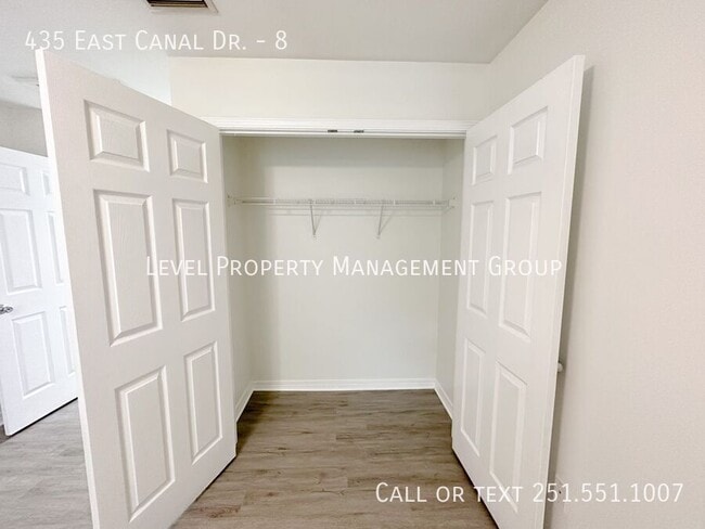 Building Photo - 435 E Canal Dr