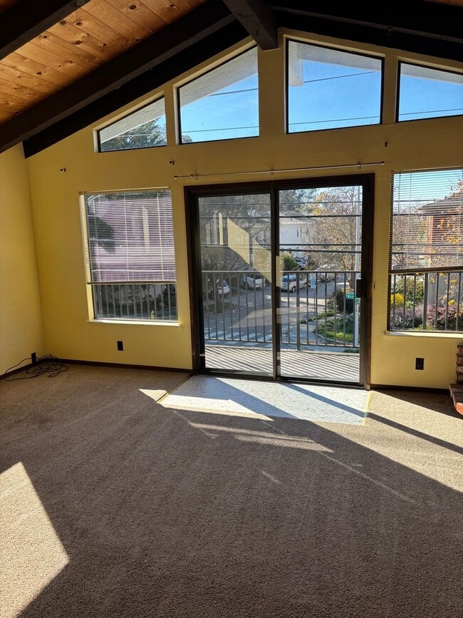 Building Photo - 4 bedroom 2 bath upper west side