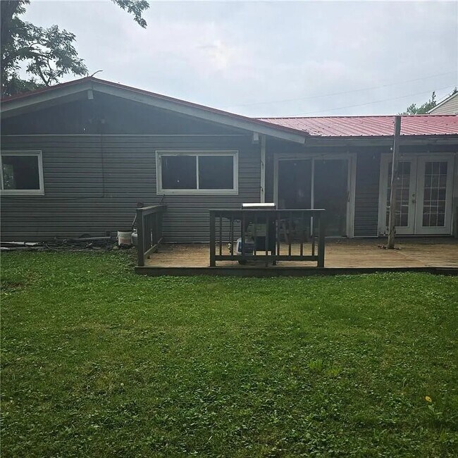 Building Photo - 584 Cedardale Dr