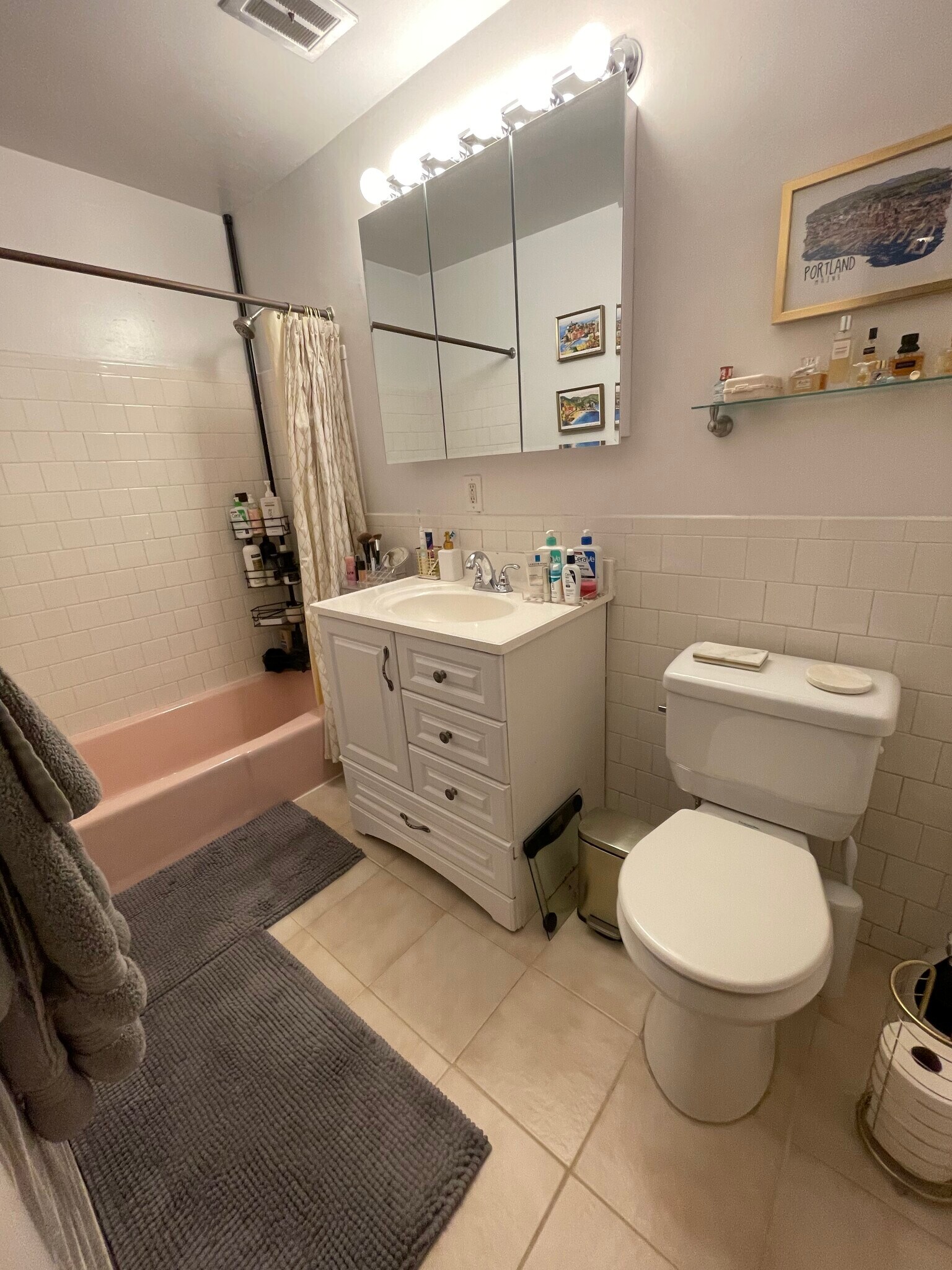 Building Photo - 804 Centre St