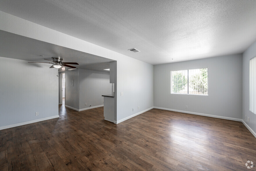 2BD, 2BA - 1000SF - Living Room/Dining - Yorba Court Apartments