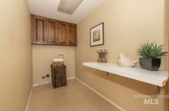 Building Photo - Gorgeous Updated Home in the Heart of Eagl...