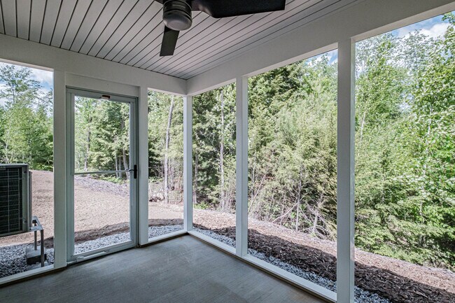 Building Photo - 11 Sunshine Cir
