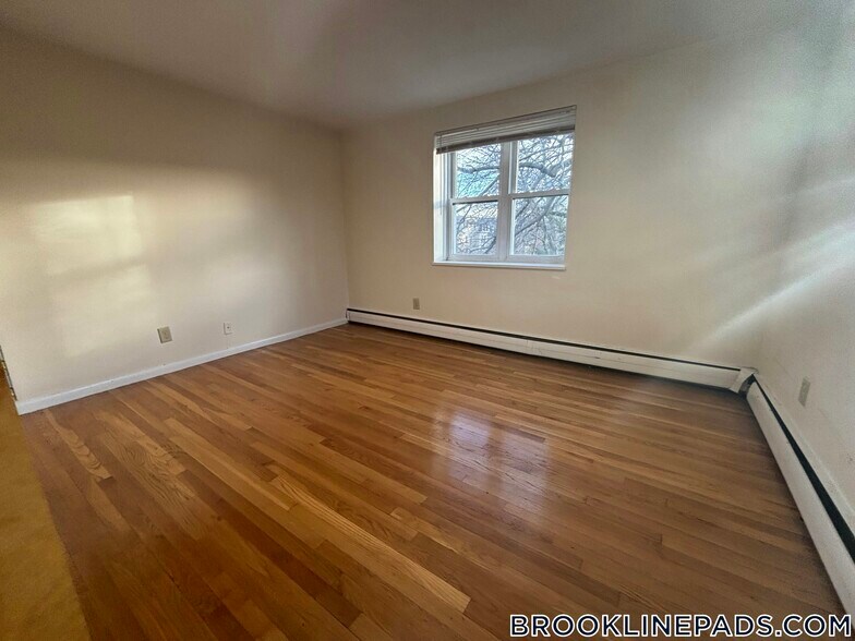 Building Photo - 110 Babcock St