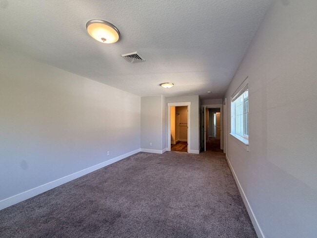 Building Photo - HONEYBEE5711-5713