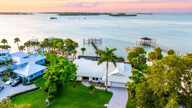 Building Photo - 3501 SE Kubin Ave