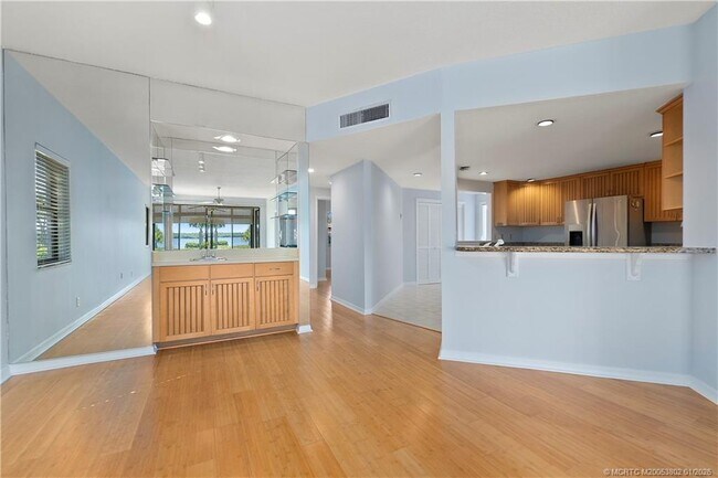 Building Photo - 6122 SE Landing Way