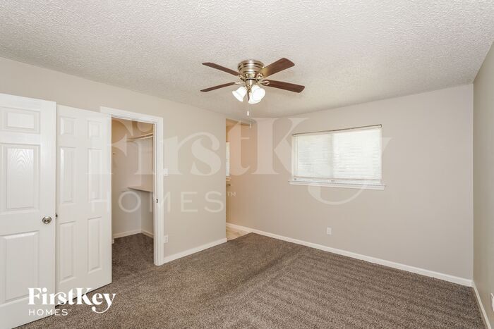 Building Photo - 303 West Ct