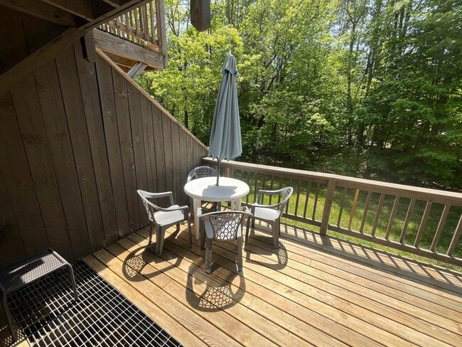 Building Photo - 35 Woodland Pines Rd
