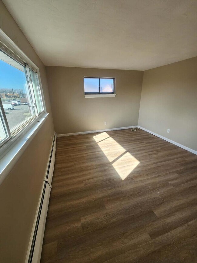 Building Photo - 1654 Abbott Rd