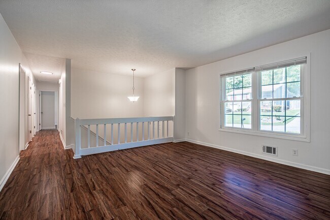 Building Photo - Stunningly renovated 4 bedroom 3 bathroom ...