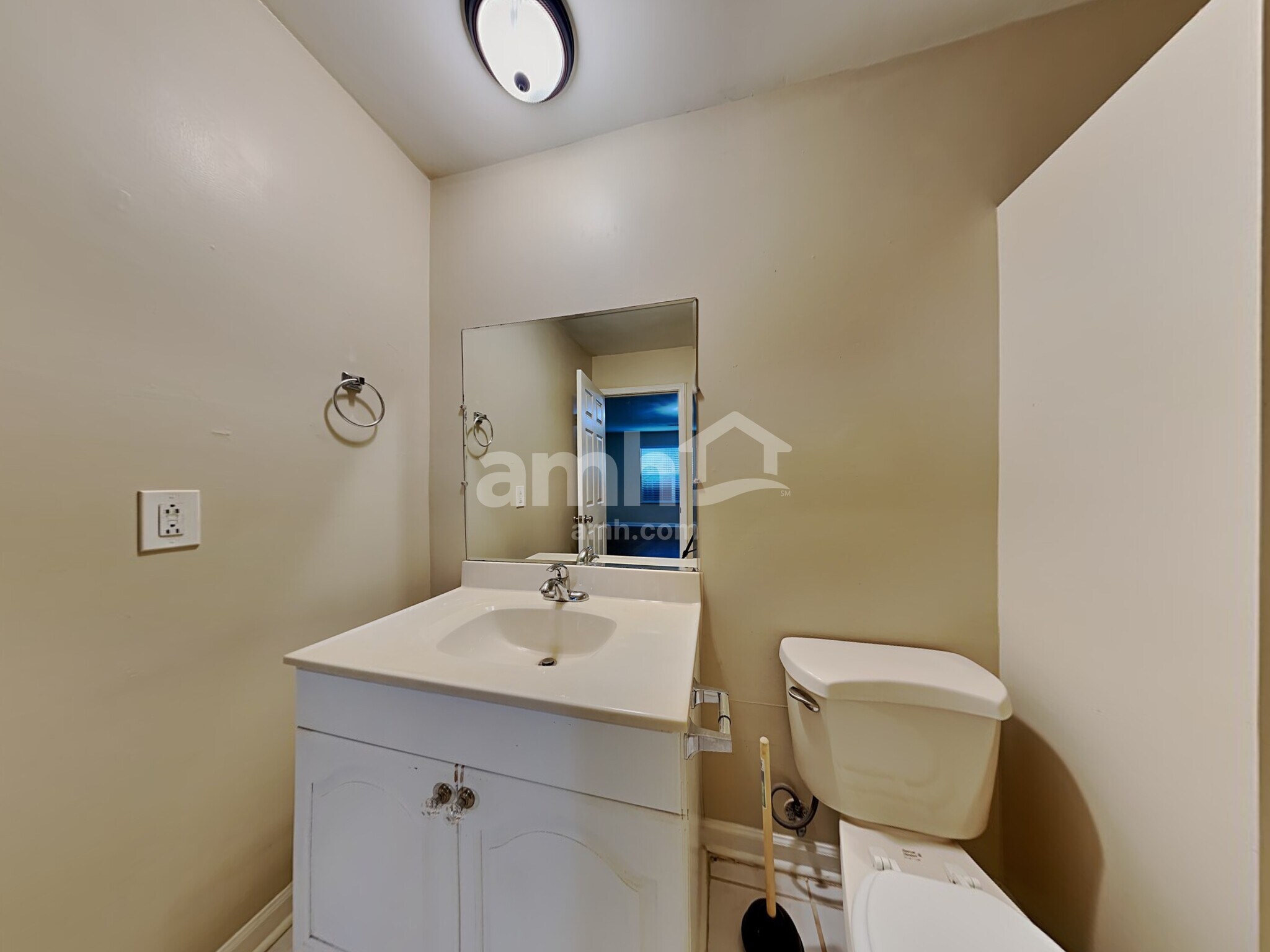 Building Photo - 6028 Woodcreek Dr