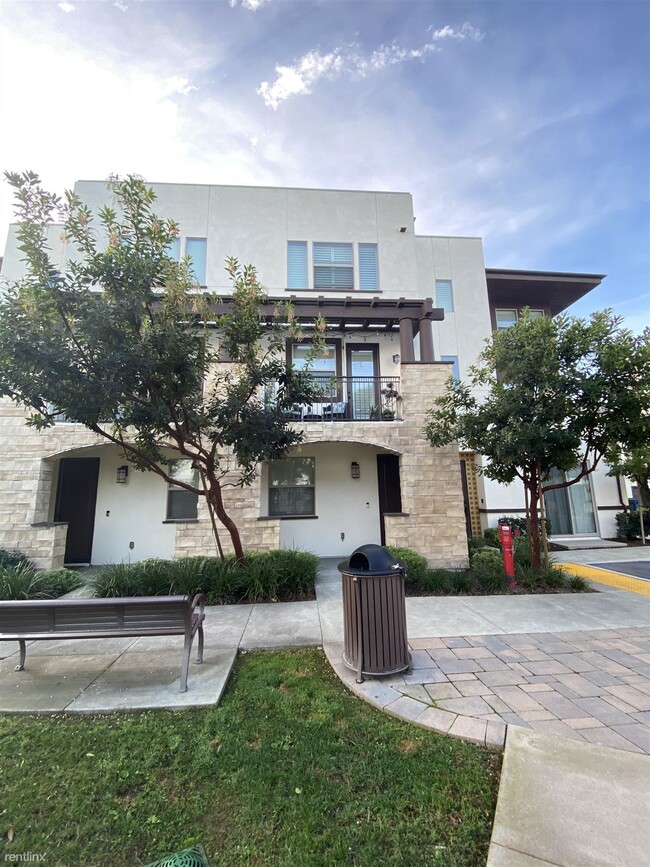 Building Photo - 3 br, 3 bath Condo - 9327 Alondra Boulevard 2