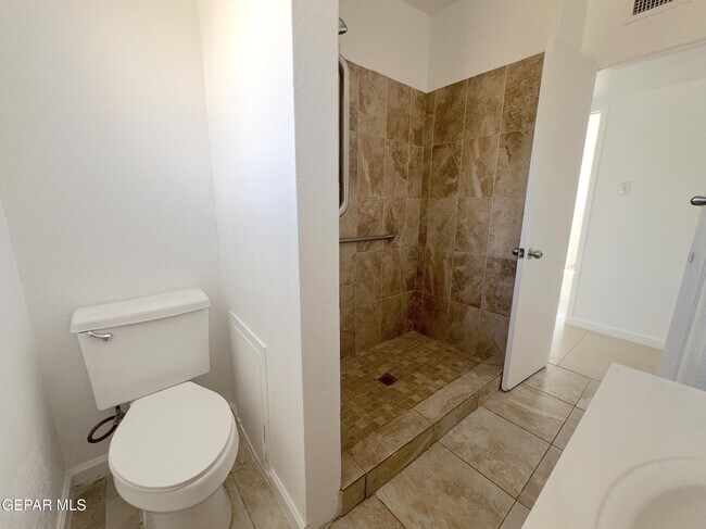 Building Photo - 10009 Jamaica St