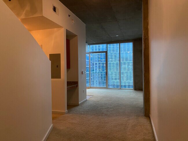 Building Photo - 301 Demonbreun St