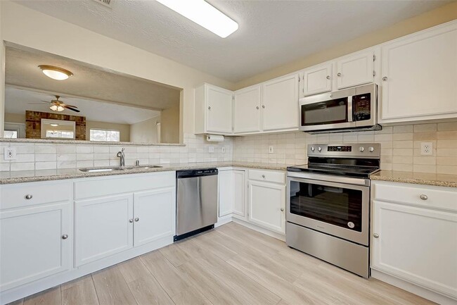 Building Photo - 2928 Laurelridge Dr