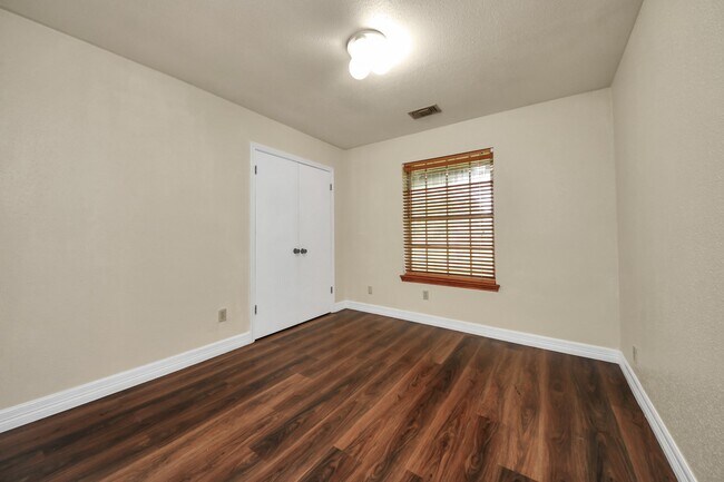 Building Photo - 8407 Kirchner Rd