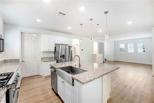 Building Photo - 7209 N Chestnut Ln