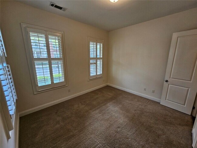 Building Photo - 2104 McFarlin Ln