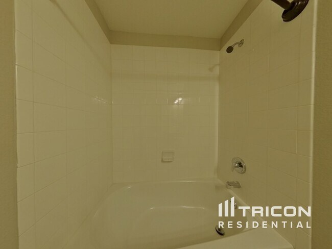 Building Photo - 413 Azalea Dr