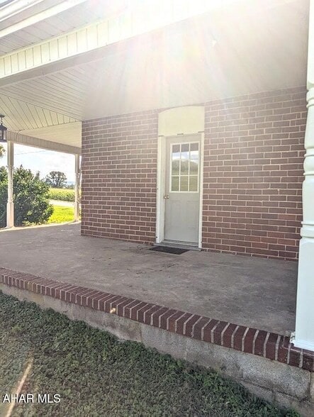 Building Photo - 120 Birch Ln
