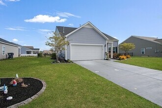 Building Photo - Live where charm meets convenience-Glenmoo...